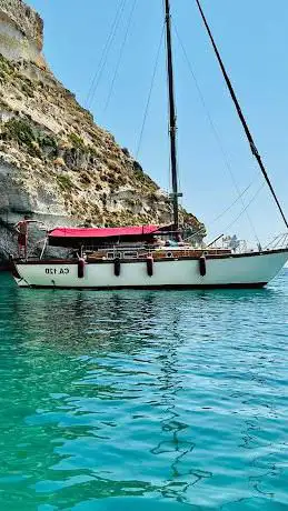 Photo de South Coast - Sailing Charter