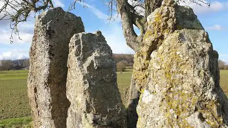 Photo de Les trois Menhirs d'Oppagne