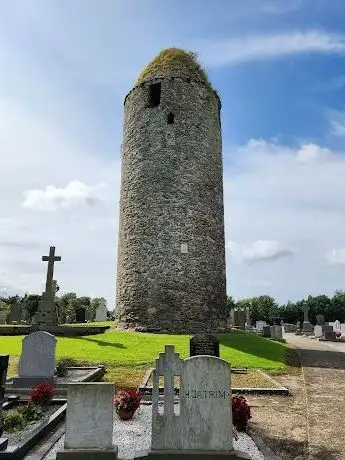 Foto de Dromiskin Monastic Site