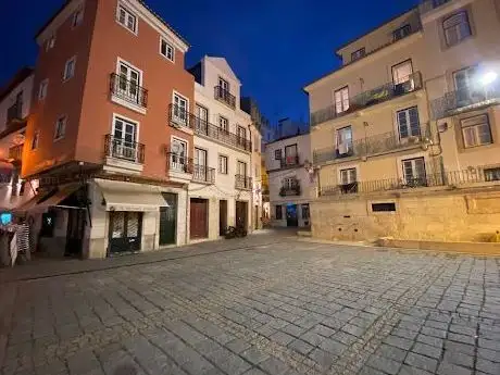 Photo de Old Alfama Square
