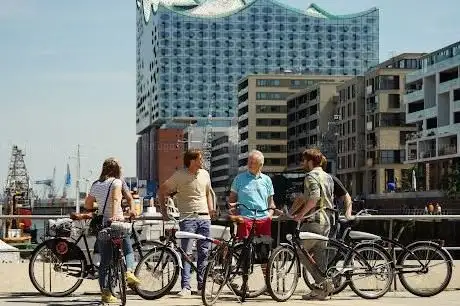 Photo de Hamburg City Cycles - Bicycle city tours