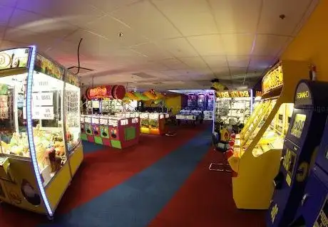 Mr. B's Family Entertainment & Kid's Play Centre with private party room hire.