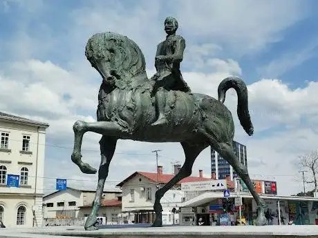 Photo de monument au général Maister