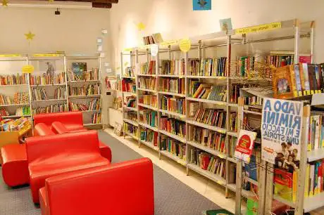 Photo de Biblioteca Accademia dei Concordi - Sezione Ragazzi Multispazio