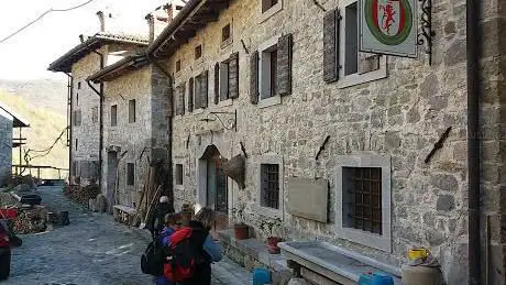 Photo de ISTITUTO PER LA RICOSTRUZIONE DEL CASTELLO DI CHUCCO-ZUCCO