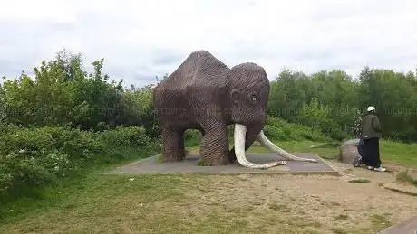 Photo de The Woolly Mammoth statue