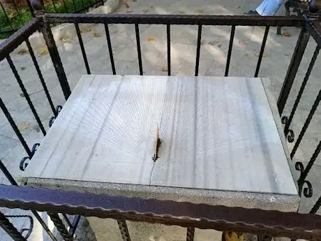 Photo de Tarihi Güneş Saati
