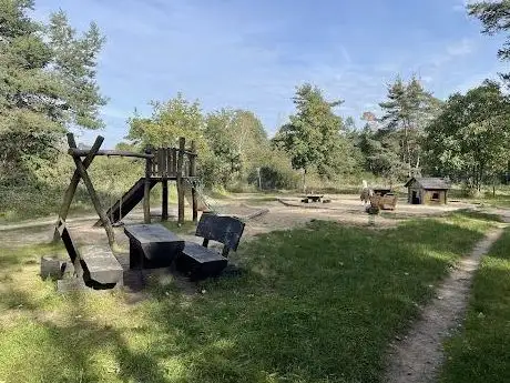 Photo de Waldspielplatz Heimstättensiedlung Brücke A5