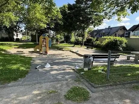 Photo de Spielplatz Hans-Bellinghausen-Straße II