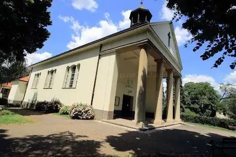 Photo de Church of the Holy Family
