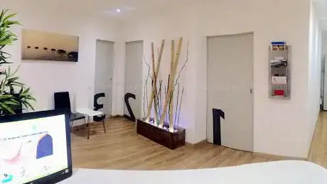 Photo de Clinica Integrativa Bcn Osteopatia Y Fisioterapia
