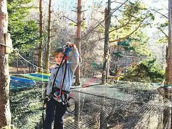 Photo de Acr'Oforez, accrobranche Loire (42), parcours arbres Montbrison, tyrolienne