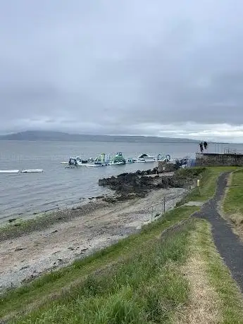 Photo de Moville Benches