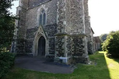 Photo de Holy Trinity Church Milton Regis