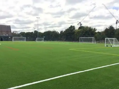 Photo de Didsbury Park Football Pitch