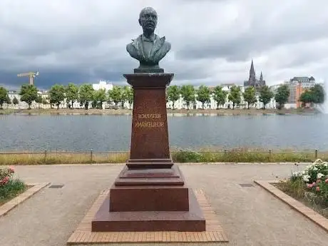 Photo de Schliemann Statue