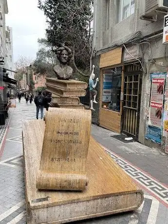 Photo of Ali Suavi Heykeli