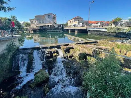 Photo de Le Petit train touristique à l' Isle-sur-la-Sorgue (Avignon)
