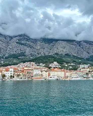 Photo de Makarska breakwater