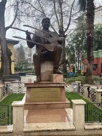 Photo de Özay Gönlüm Anıtı