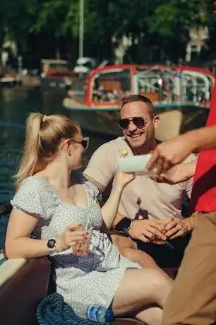 Photo de Amsterdam Boat Trips - Amsterdam Canal Cruises Boat Tours And Rentals