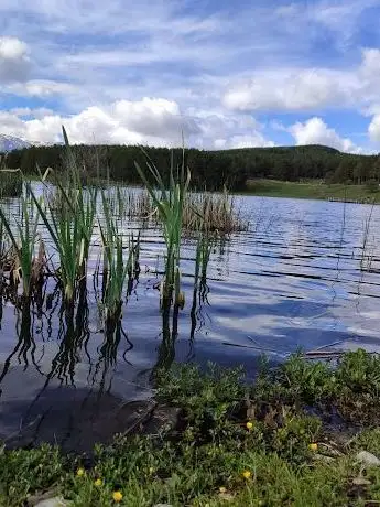 Photo de Akdağ Tabiat Parkı gölü