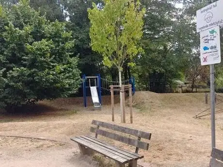 Photo de Spielplatz Saturnweg