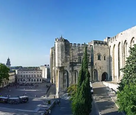 Photo de Petit train touristique d'Avignon