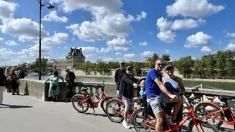 Photo de Bike Rental Paris  Paris Bike Tour Orange Fox