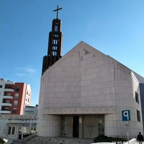 Photo de Igreja Paroquial de Nossa Senhora Rainha dos Apóstolos - Paróquia da Ramada