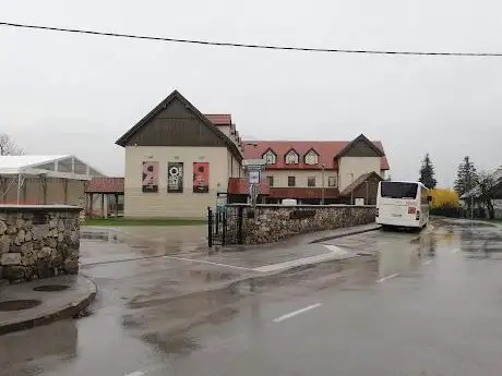 Photo de Javni zavod rokodelski center Ribnica - Zavod za rokodelstvo Muzejsko in Galerijsko dejavnost
