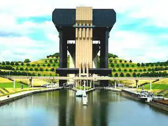 Photo de Strépy-Thieu Boat Lift