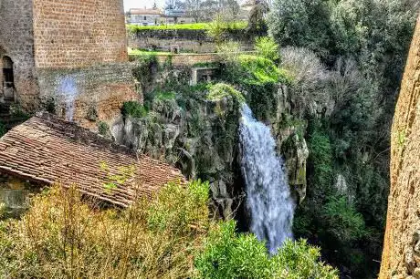 Photo de Cavaterra of Waterfall