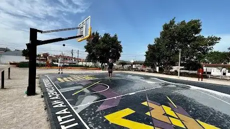 Photo de Kobe’s memorial basketball court