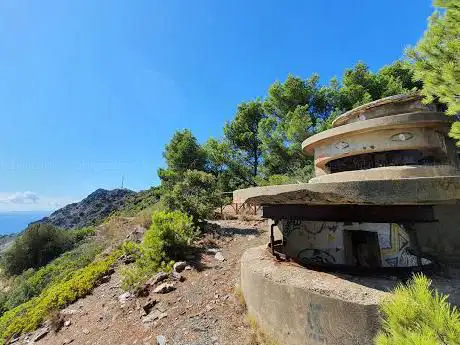 Photo de Ancien poste de direction de tirs et de télémesure de la batterie d'artillerie du cap Cépet