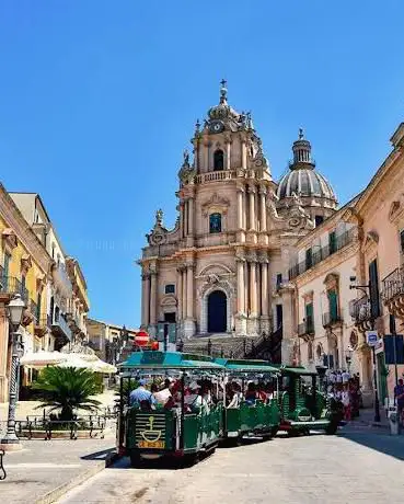 Photo de Trenino Barocco Ragusa Ibla