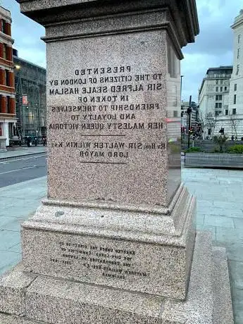 Photo de Statue of Queen Victoria