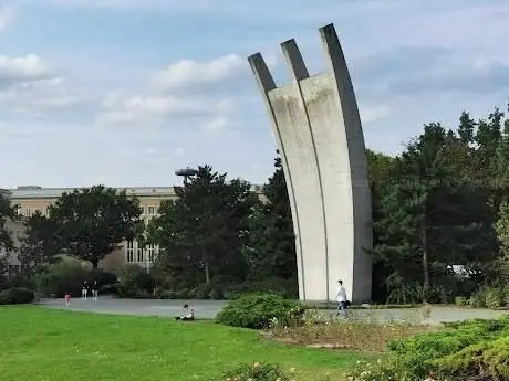 Photo de Platz der Luftbrücke