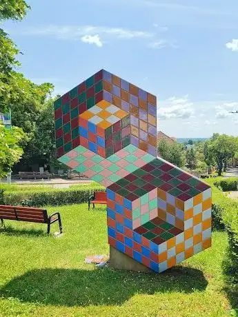 Photo de Victor Vasarely szobor