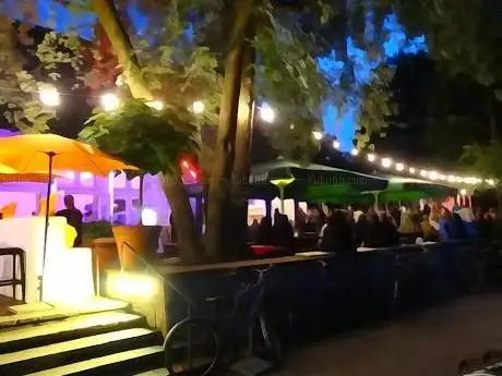 Photo de Teehaus im Englischen Garten Berlin