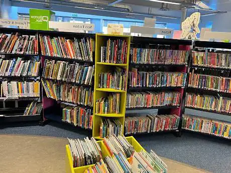 Photo de Brooklands Library