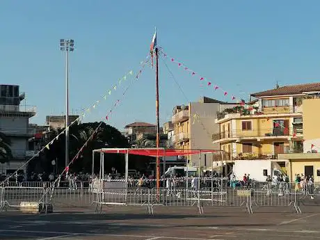 Photo de Piazza Pertini (Piazza Mercato)