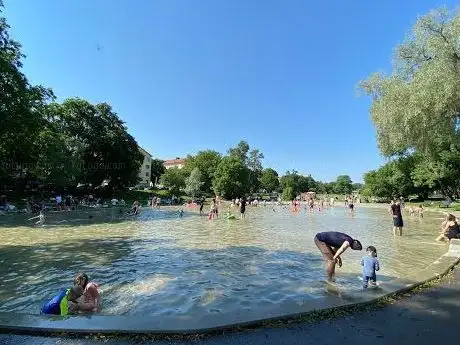 Photo de Fredhäll park's wading pool