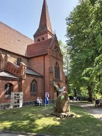 Photo de Dorfkirche St. Laurentius und St. Katharina Toitenwinkel