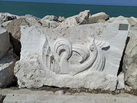 Photo de Sculture negli scogli