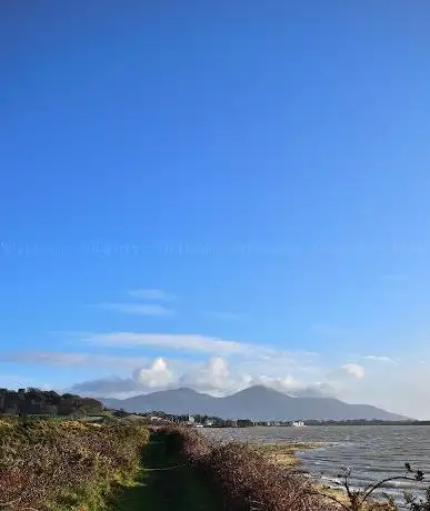 Photo de Dundrum Coastal Path