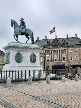Photo of Frederik V à cheval