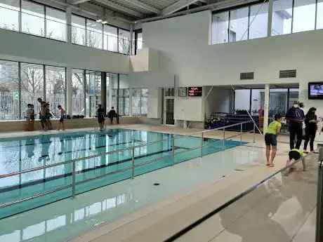Photo de Pool Yvonne Godard