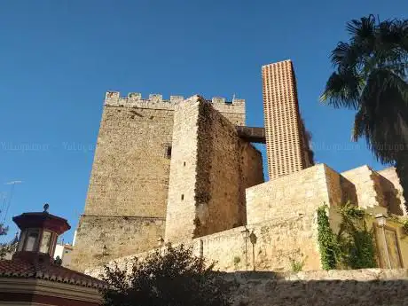 Photo de tower of tribute