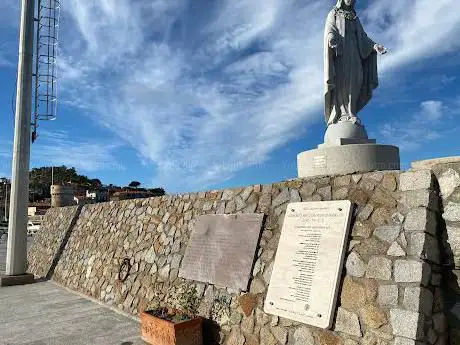 Photo de Monumento vittime naufragio Costa Concordia